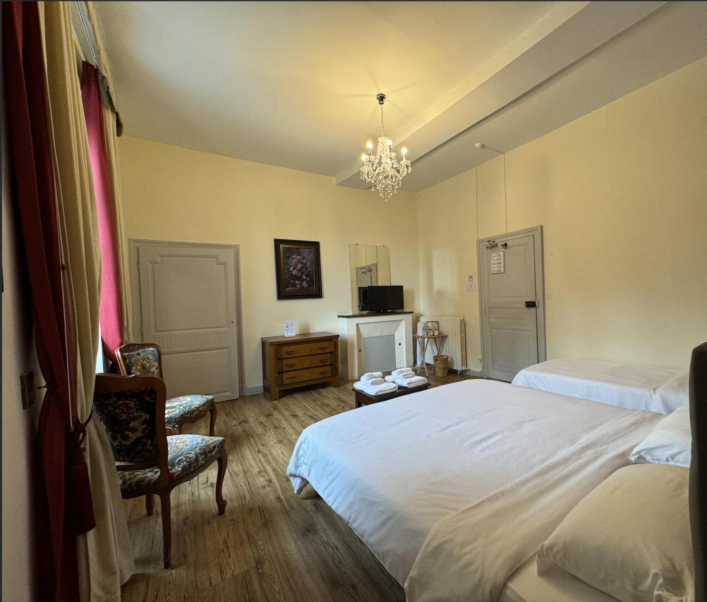 Hotel De France Et De Russie Thiviers Bagian luar foto