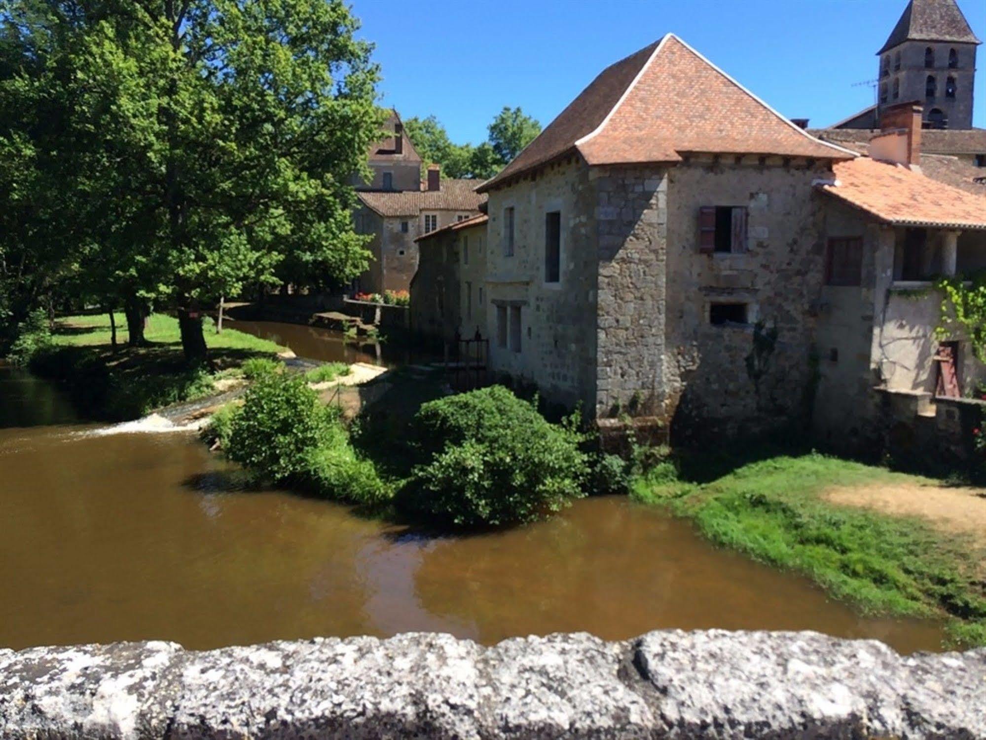 Hotel De France Et De Russie Thiviers Bagian luar foto